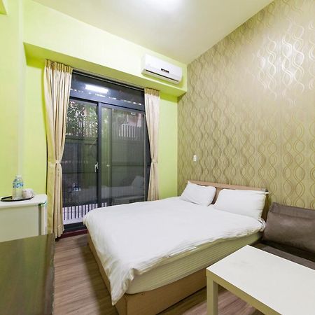 Fengjia Qing Su Homestay Taichung Dış mekan fotoğraf