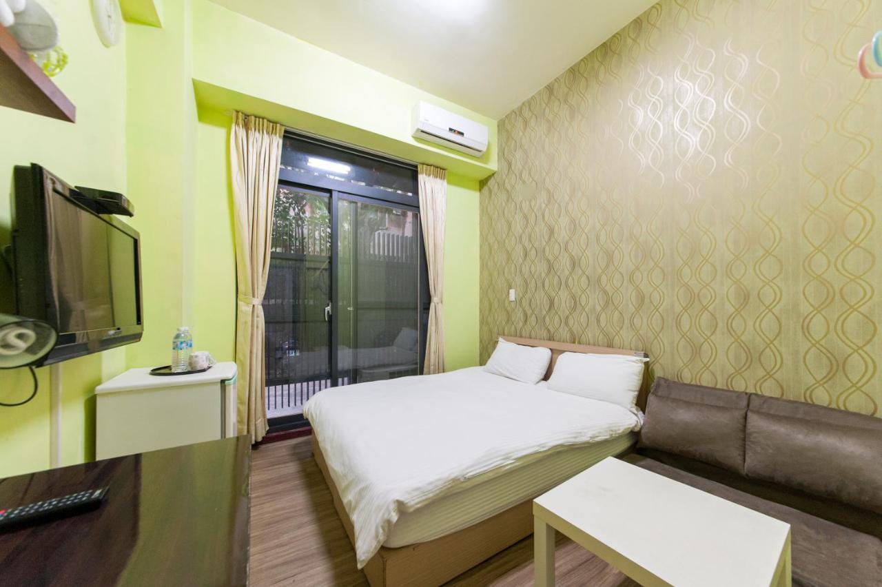Fengjia Qing Su Homestay Taichung Dış mekan fotoğraf